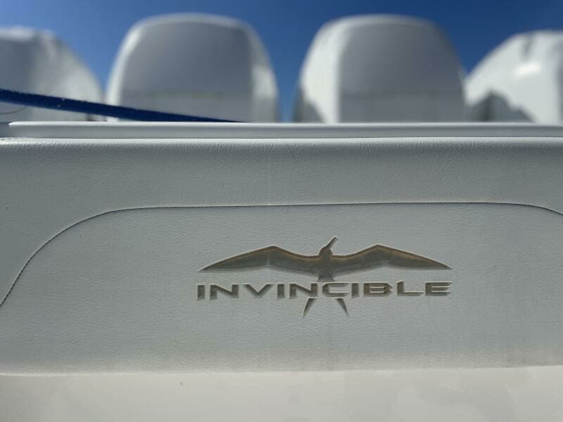 2018 Invincible 42 Center Cabin