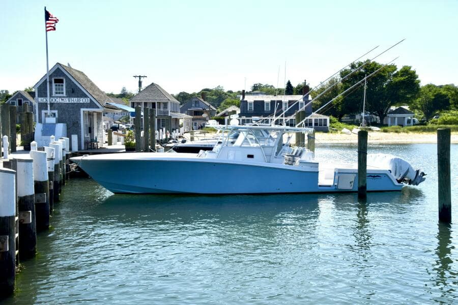 2018 Invincible 42 Center Cabin