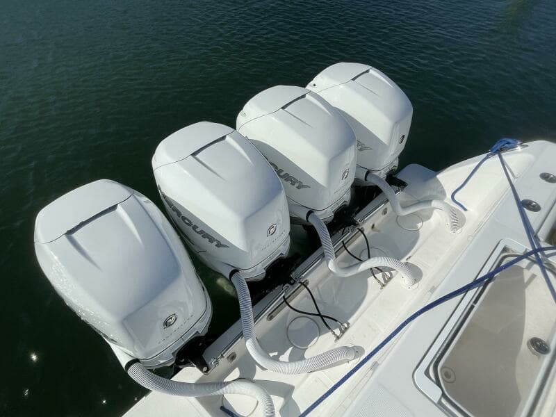 2018 Invincible 42 Center Cabin