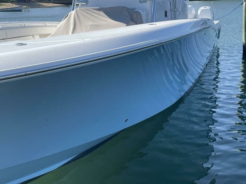 2018 Invincible 42 Center Cabin