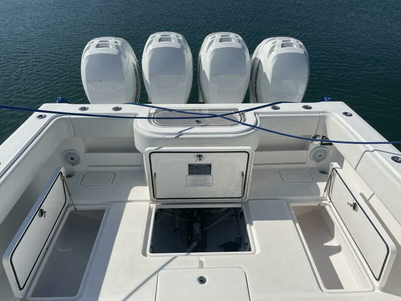 2018 Invincible 42 Center Cabin