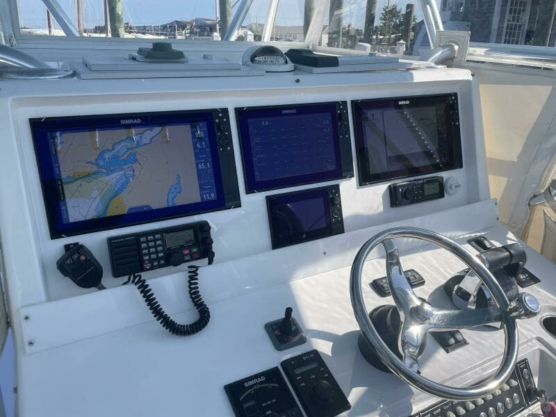 2018 Invincible 42 Center Cabin