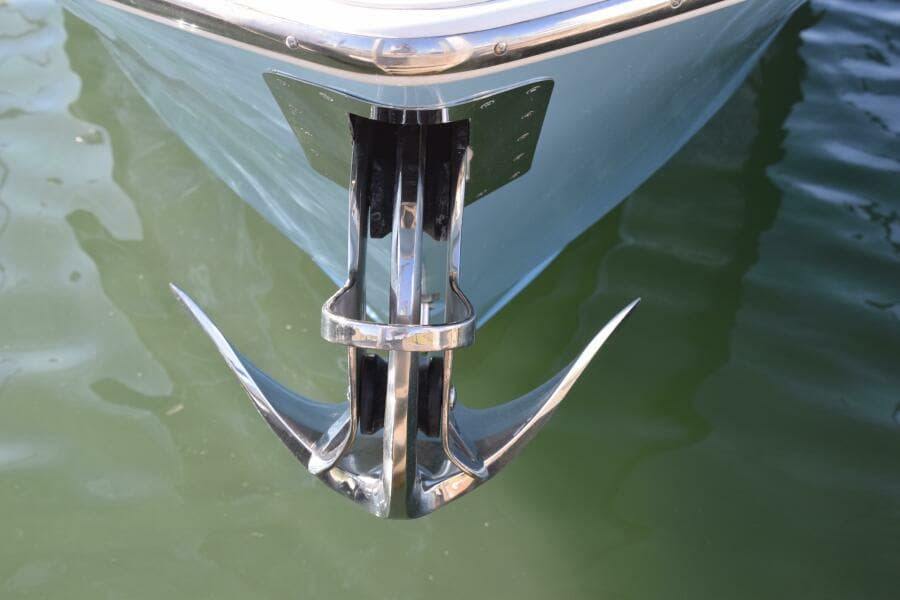 2018 Invincible 42 Center Cabin