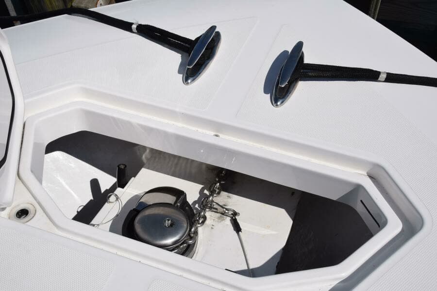 2018 Invincible 42 Center Cabin