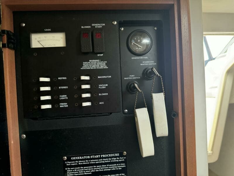 2007 Boston Whaler 305 Conquest