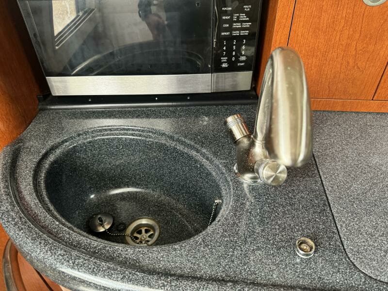 2007 Boston Whaler 305 Conquest