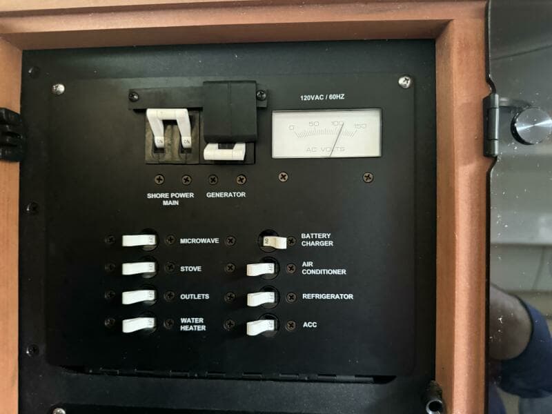 2007 Boston Whaler 305 Conquest