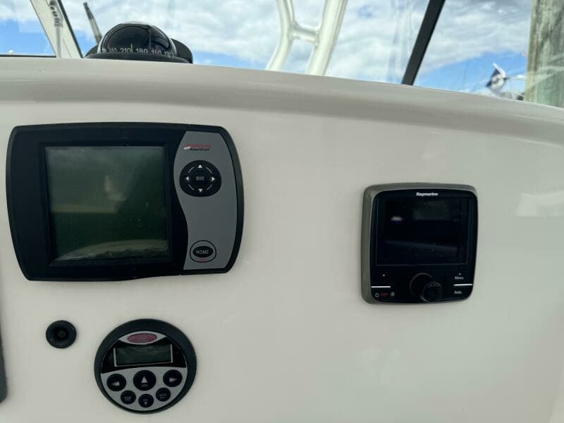 2007 Boston Whaler 305 Conquest