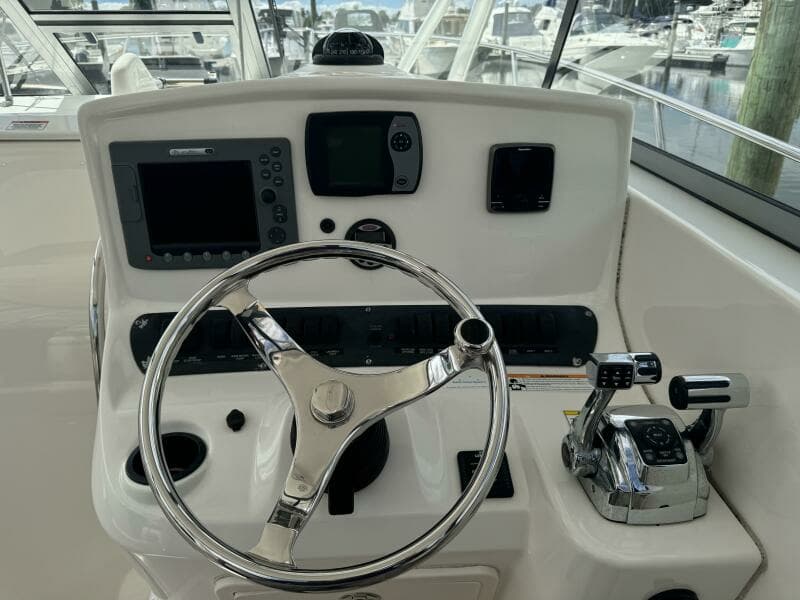 2007 Boston Whaler 305 Conquest