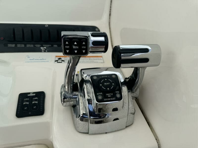 2007 Boston Whaler 305 Conquest