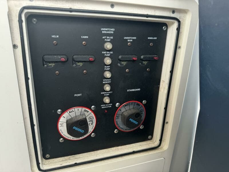 2007 Boston Whaler 305 Conquest