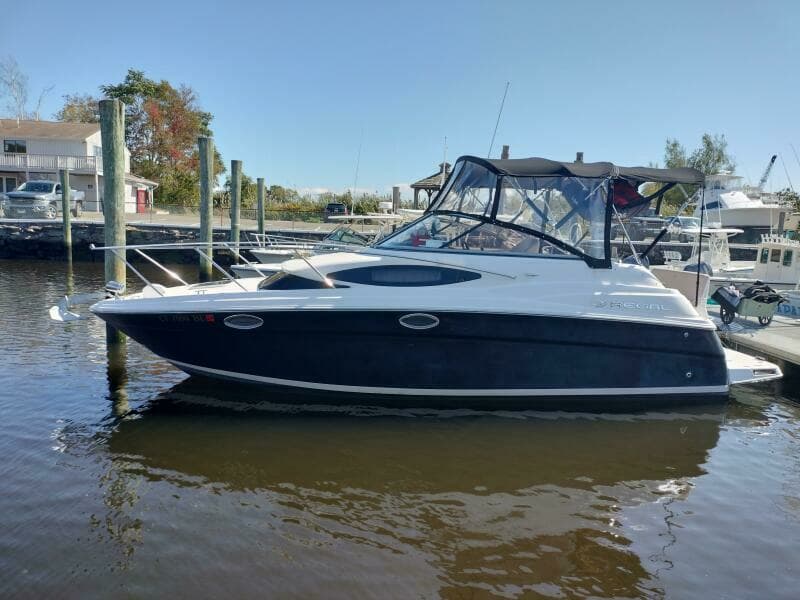 2011 Regal 2565 Express Cruiser