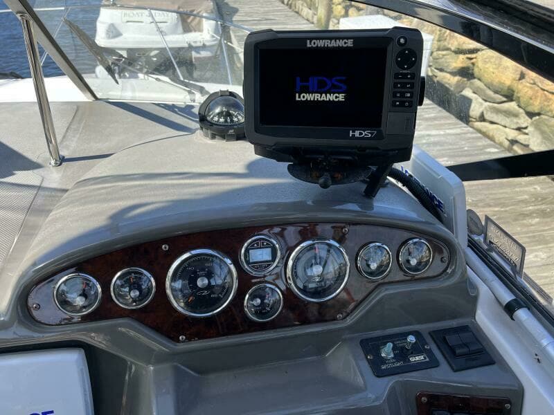 2011 Regal 2565 Express Cruiser