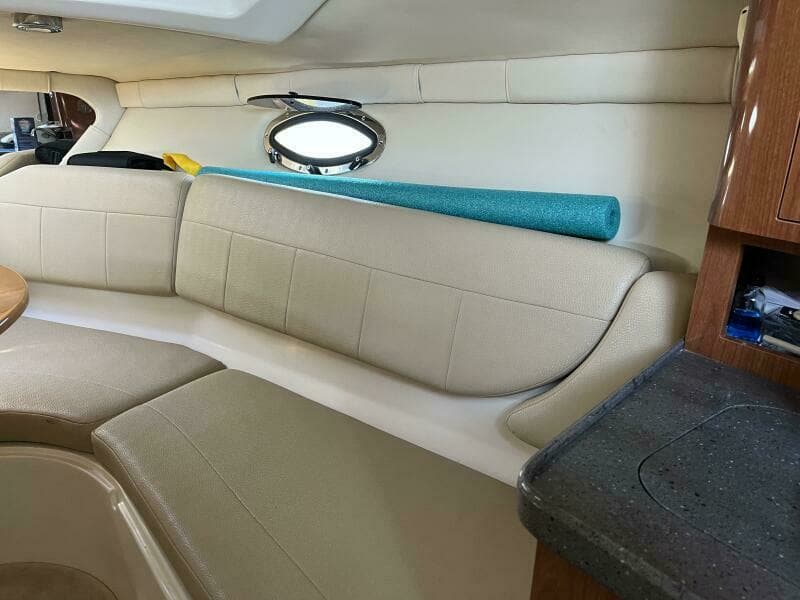 2011 Regal 2565 Express Cruiser