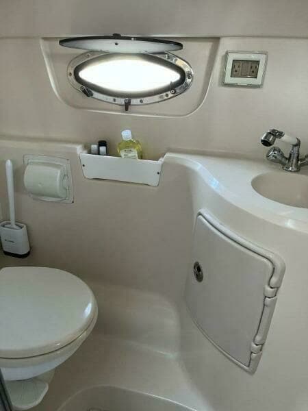 2011 Regal 2565 Express Cruiser