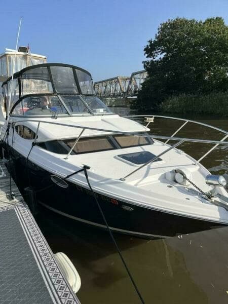 2011 Regal 2565 Express Cruiser