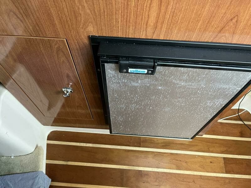 2011 Regal 2565 Express Cruiser