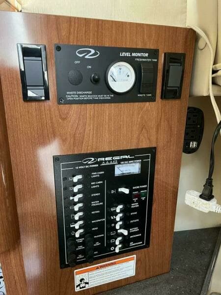 2011 Regal 2565 Express Cruiser