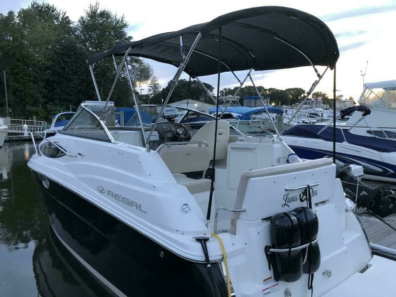 2011 Regal 2565 Express Cruiser