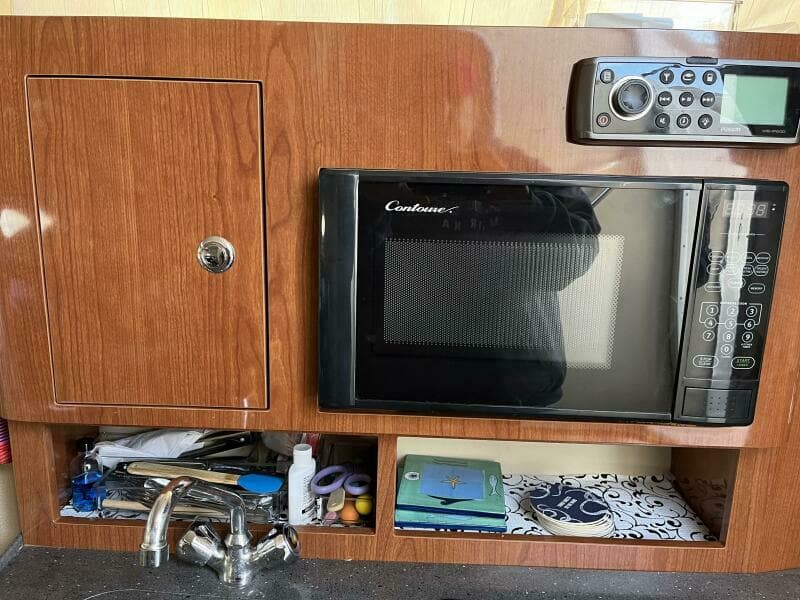 2011 Regal 2565 Express Cruiser