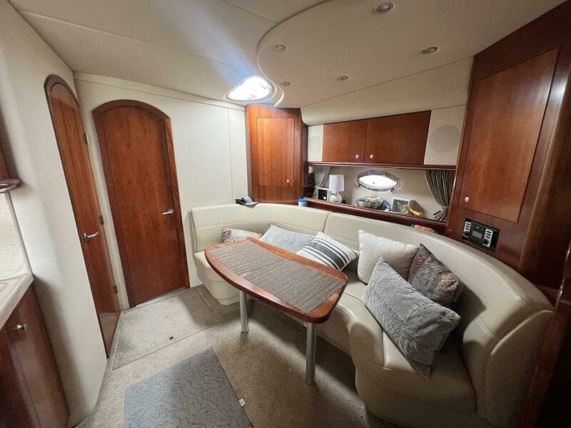 2007 Cruisers Yachts 370 Express