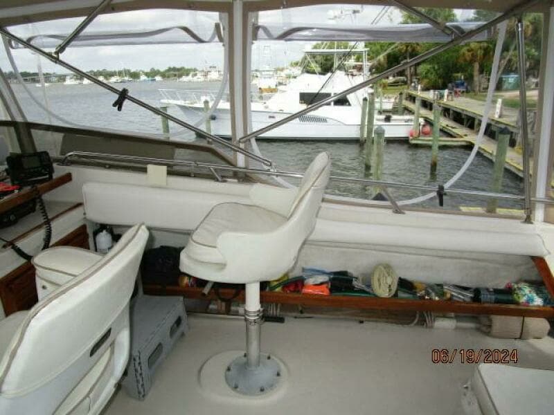 40' Mainship flybridge starboard