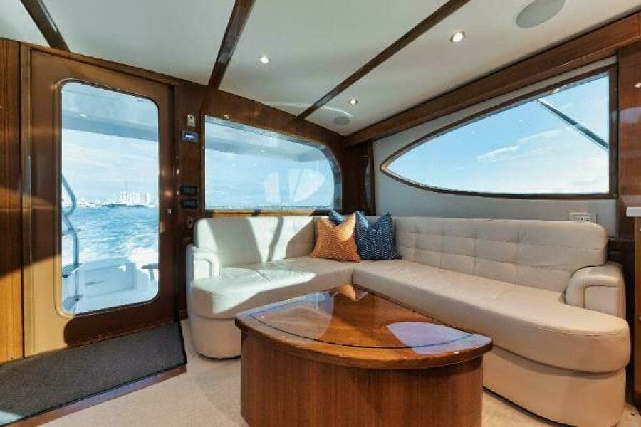 54' Hatteras GT54 - Salon 