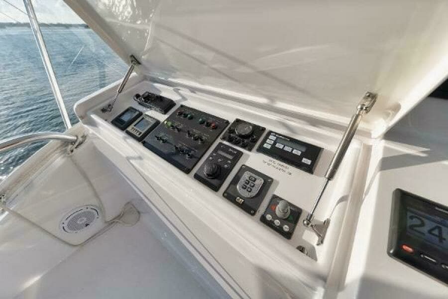 54' Hatteras GT54 - Flybridge  