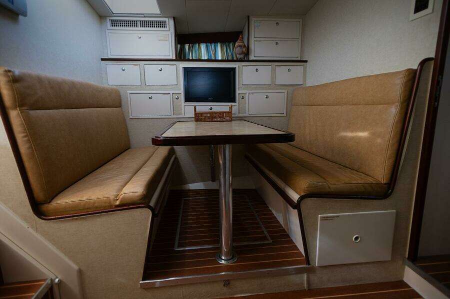 1969 Derecktor Hunt Motor Yacht