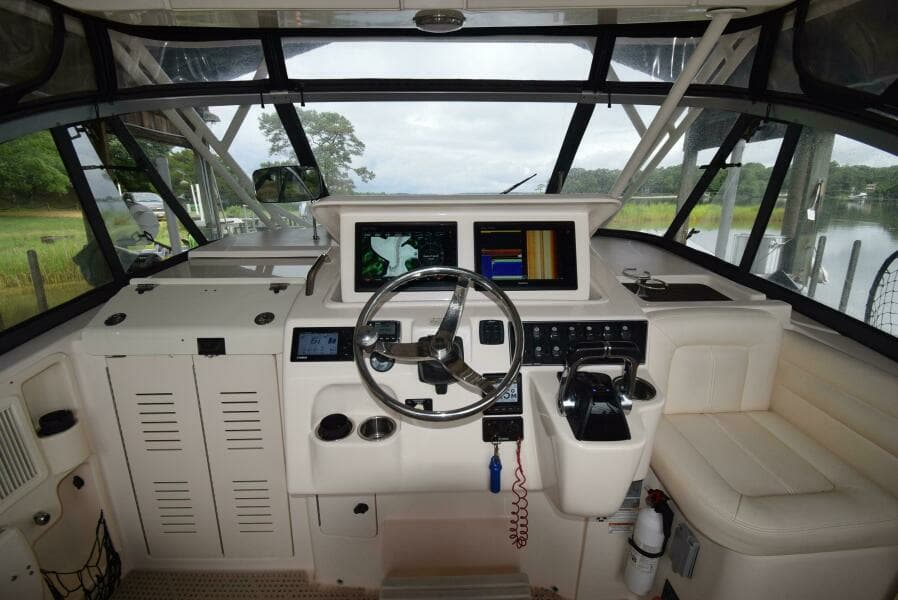 2016 Grady-White Express 330