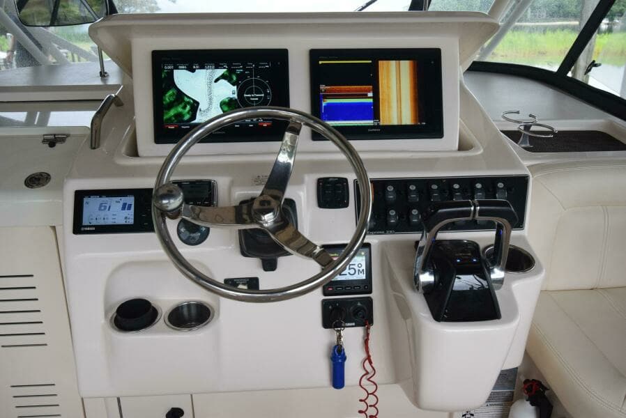 2016 Grady-White Express 330