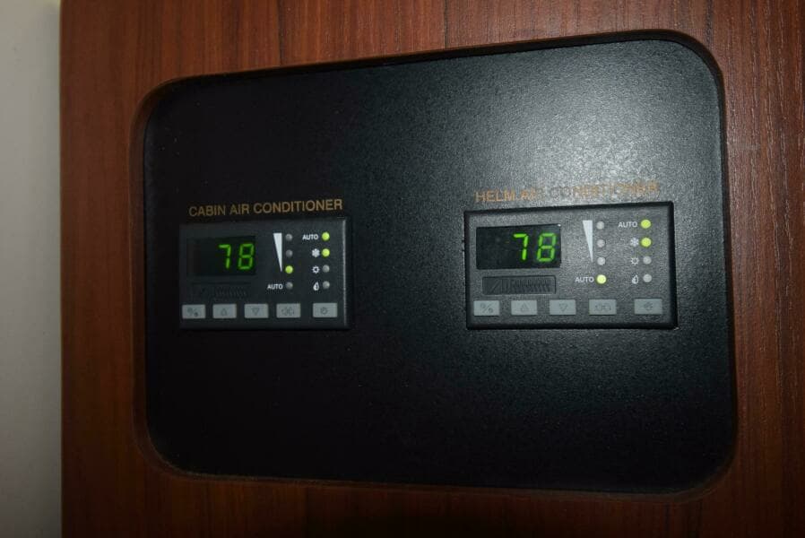 2016 Grady-White Express 330