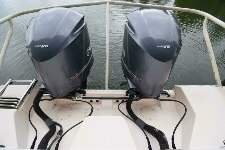 2016 Grady-White Express 330