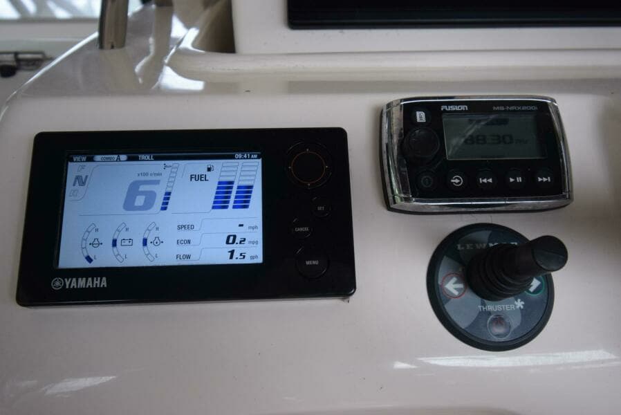 2016 Grady-White Express 330