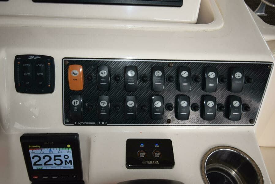 2016 Grady-White Express 330