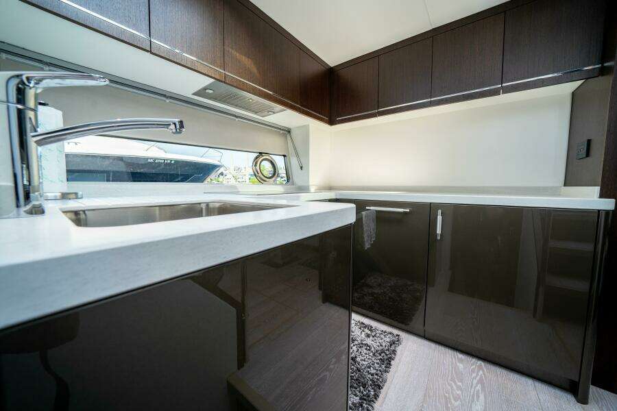 2022 Sunseeker 60 Predator EVO