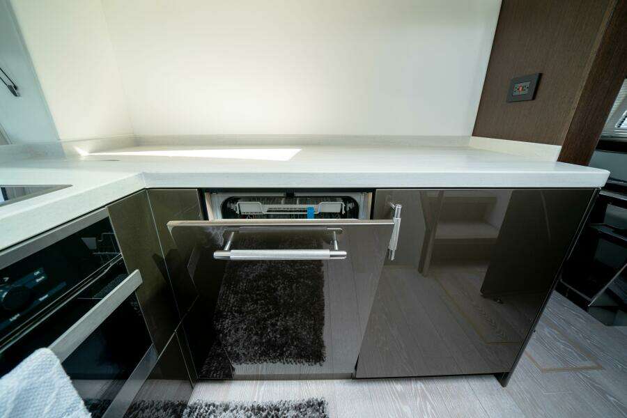 2022 Sunseeker 60 Predator EVO