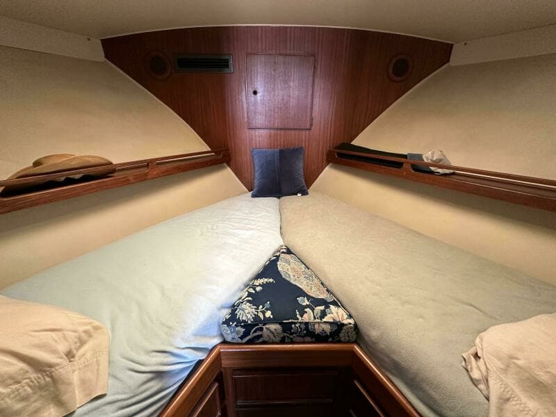 1985 Hatteras 36 Convertible