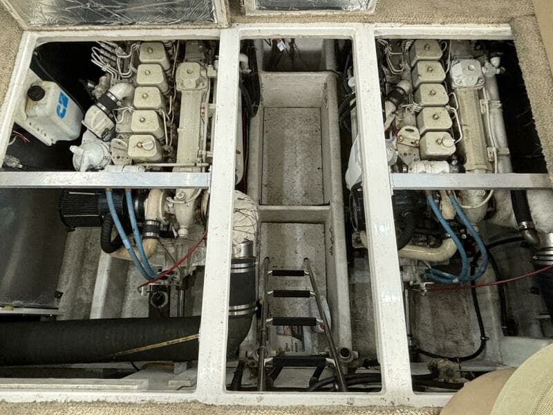 2000 Bayliner 3788 Command Bridge