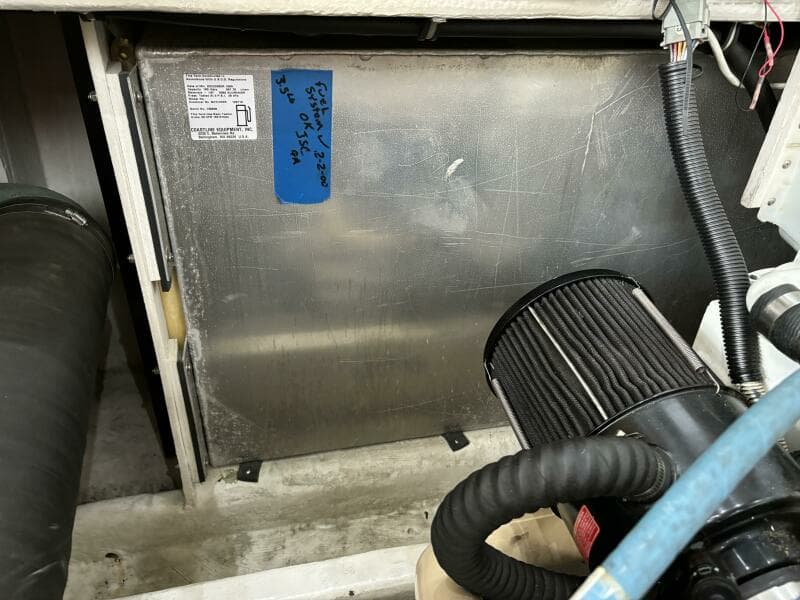 2000 Bayliner 3788 Command Bridge