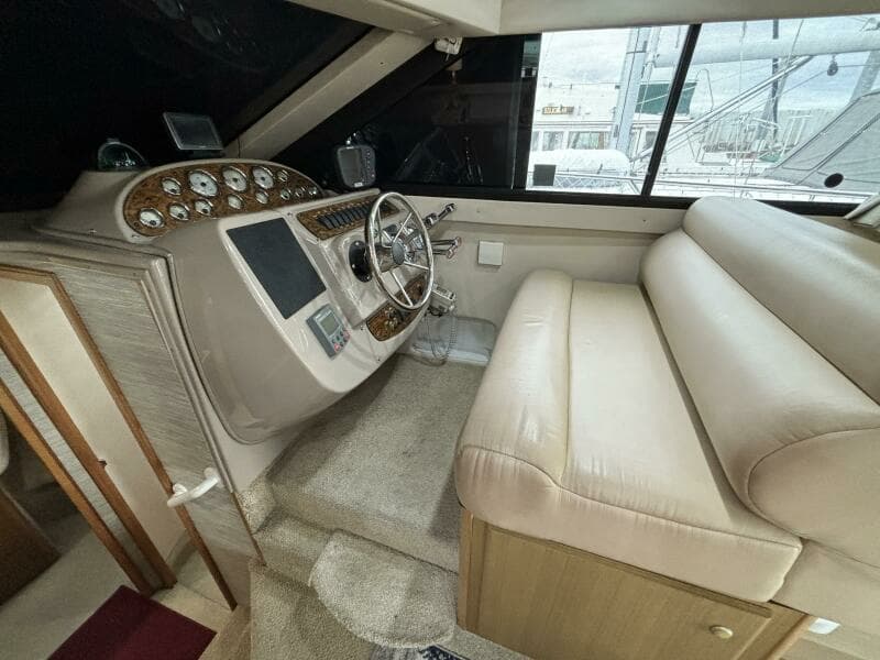 2000 Bayliner 3788 Command Bridge