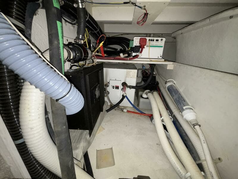 2000 Bayliner 3788 Command Bridge