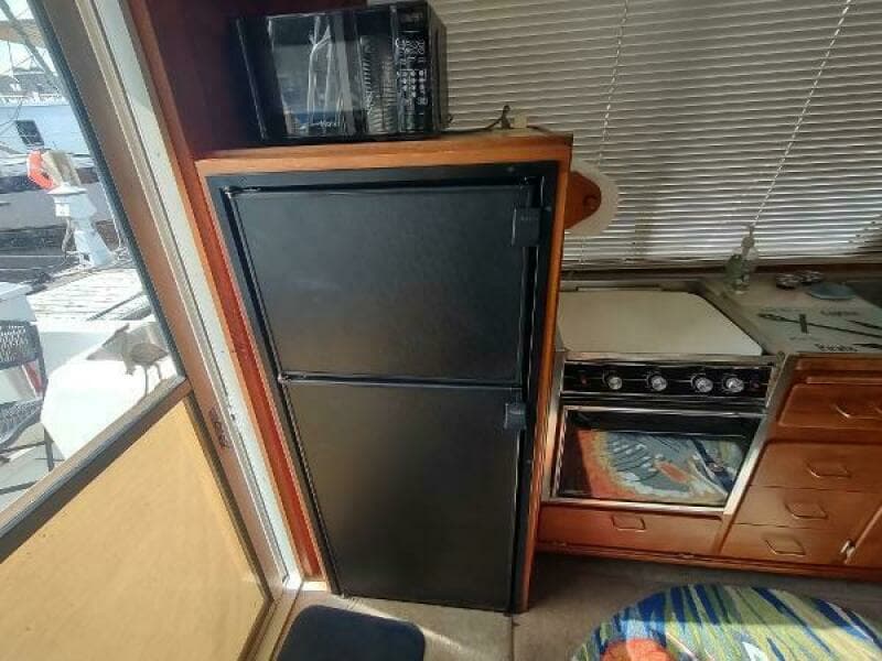 1988 Tollycraft 34 Sport Sedan