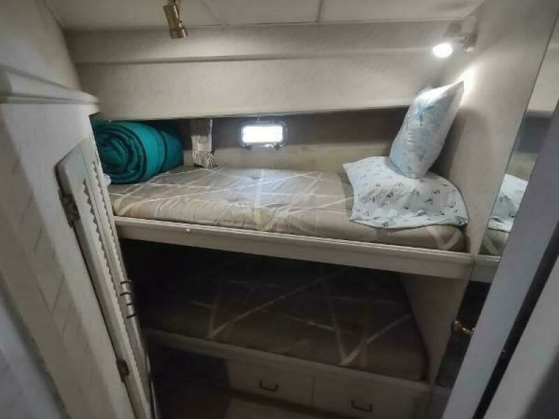 1988 Tollycraft 34 Sport Sedan