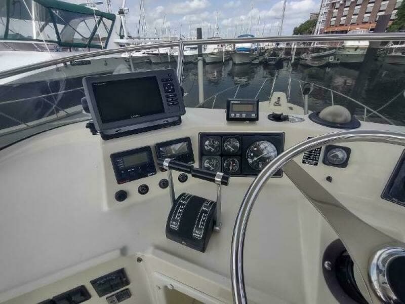 1988 Tollycraft 34 Sport Sedan