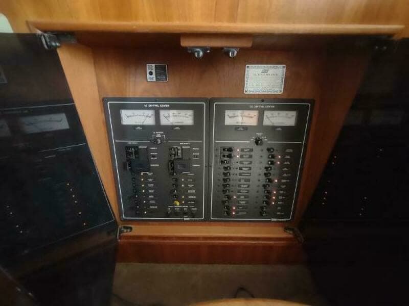 1988 Tollycraft 34 Sport Sedan