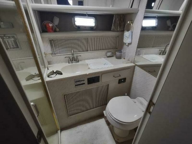 1988 Tollycraft 34 Sport Sedan