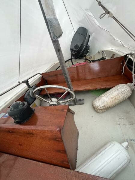 15' Boston Whaler Helm and Aft of boat