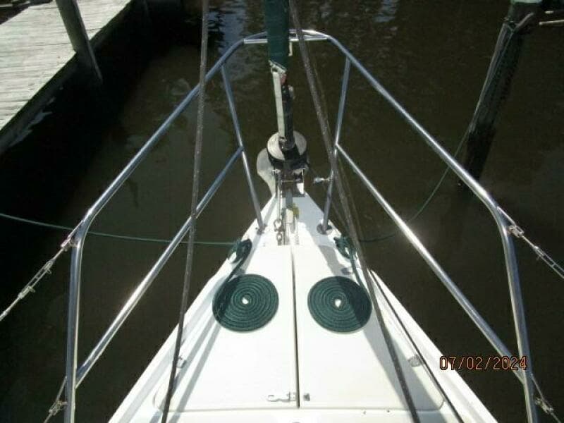 34' Catalina bow