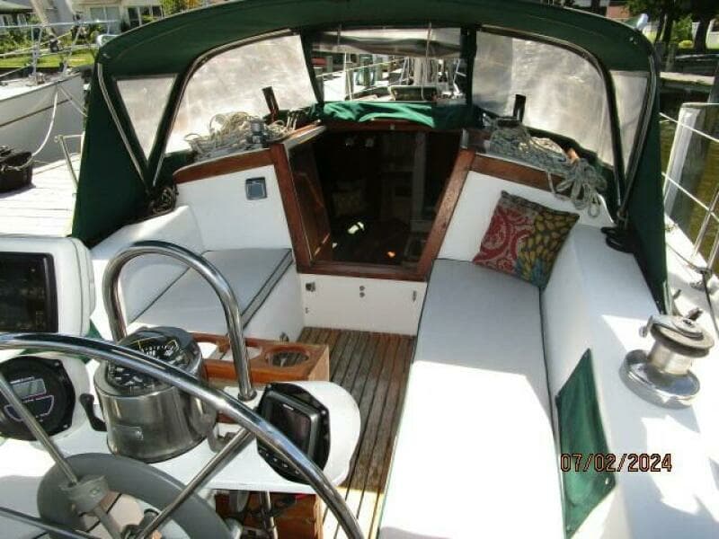 34' Catalina cockpit forward